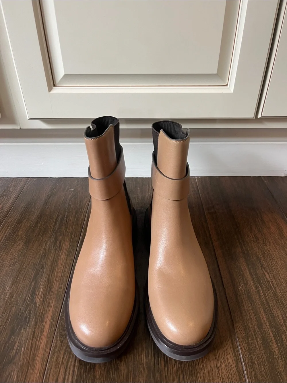 NWT TORY BURCH LEATHER CHELSEA BOOTS